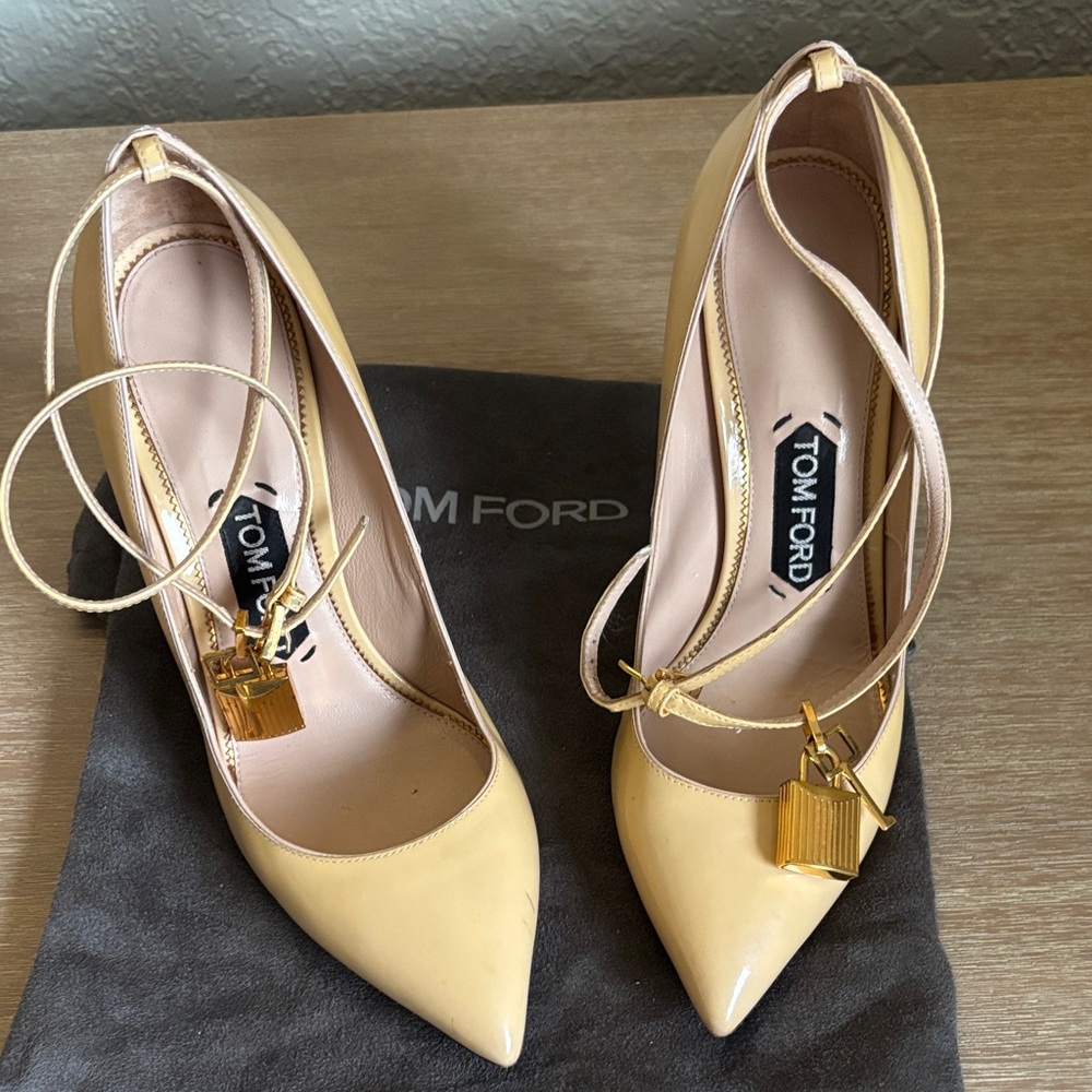 Tom Ford Nude Patent Leather Pointed Toe Stiletto Heels with Gold Lock Accent - Picture 2 of 14